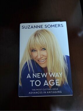 Suzanne Somers Blue & White Hardcover - A New Way to Age